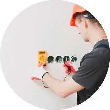 Eletricista para curto-circuito urgente em São Bernardo do Campo 24h Eletricista para curto-circuito urgente em São Bernardo do Campo realizando atendimento imediato