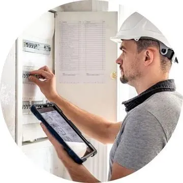 Eletricista urgente em São Bernardo do Campo atendimento imediato Eletricista urgente em São Bernardo do Campo realizando atendimento emergencial