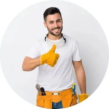 Disjuntor Geral Queimado Disjuntor geral queimado em quadro elétrico sendo analisado por eletricista