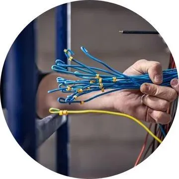 Fiação Derretida Impedindo o Disjuntor de Armar Fios elétricos derretidos causando falha e impedindo o disjuntor de armar